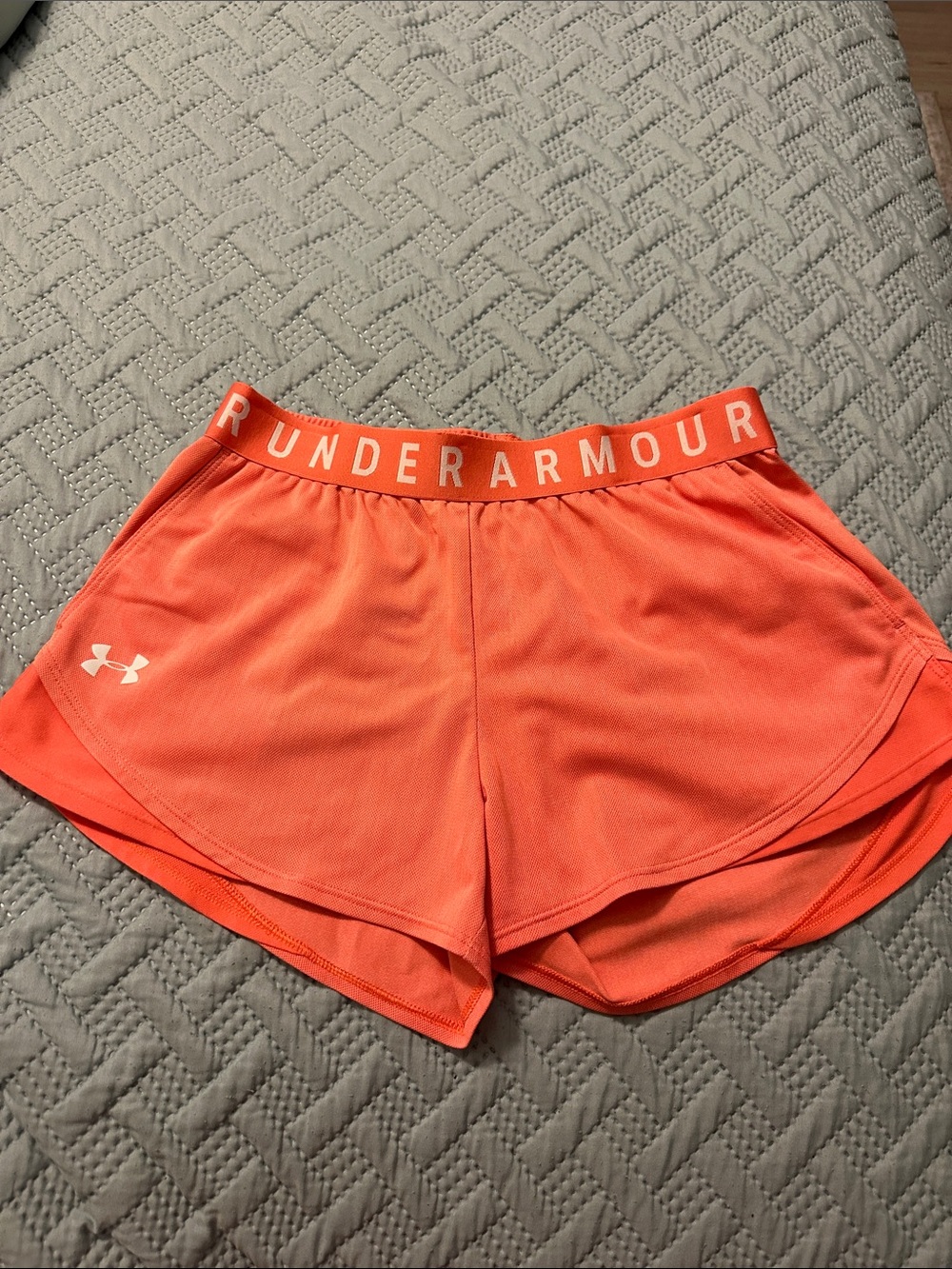 Under Armour Women's Coral-Orange Performance Shorts size small